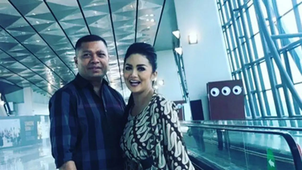 [Bintang] Krisdayanti dan Raul Lemos