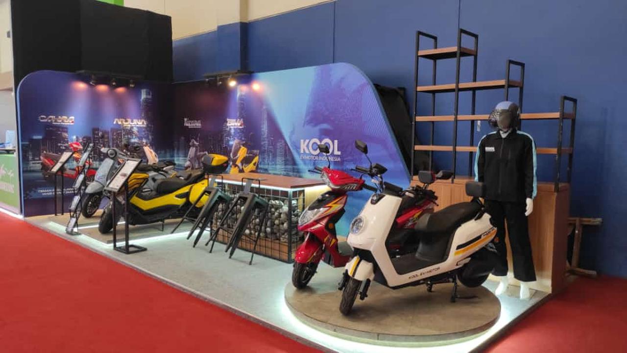 Suasana Booth Kool Ev di IMOS 2023