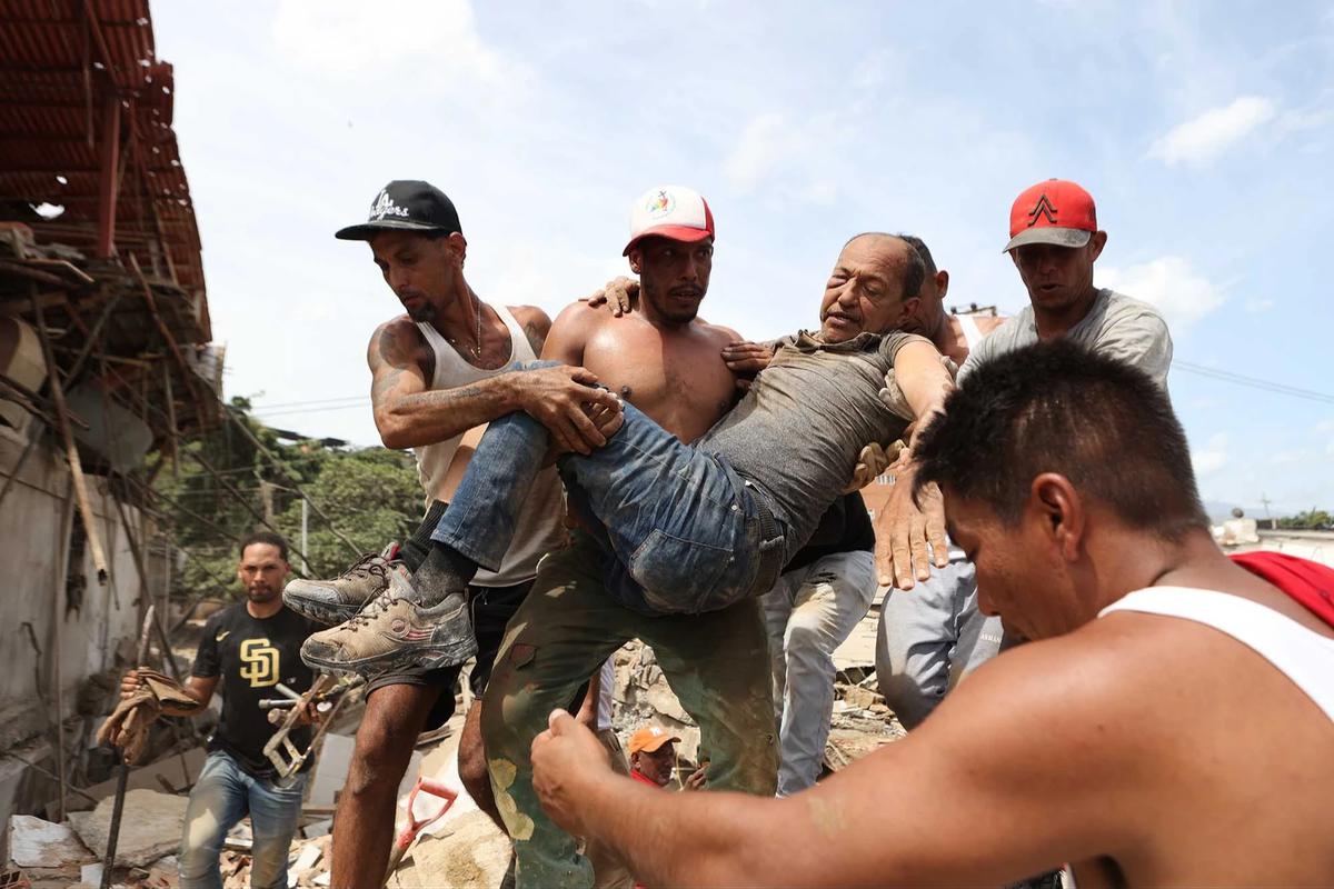 FOTO: Korban Tewas Gempa Venezuela Terus  Bertambah,  Tim SAR Berpacu dengan Waktu