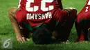 Bek Timnas Indonesia, Hansamu Yama Pranata bersujud usai mencetak gol ke gawang Thailand di final pertama Piala AFF 2016, Stadion Pakansari, Bogor, Rabu (14/12). Indonesia unggul 2-1 atas Thailand. (Liputan6.com/Helmi Fithriansyah)