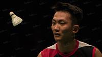 Tunggal putra Indonesia, Ihsan Maulana Mustofa, kalah dari tunggal putra Malaysia, Lee Chong Wei, pada semifinal BCA Indonesia Open 2016 di Istora Senayan, Jakarta, Sabtu (4/6/2016). (Bola.com/Vitalis Yogi Trisna)