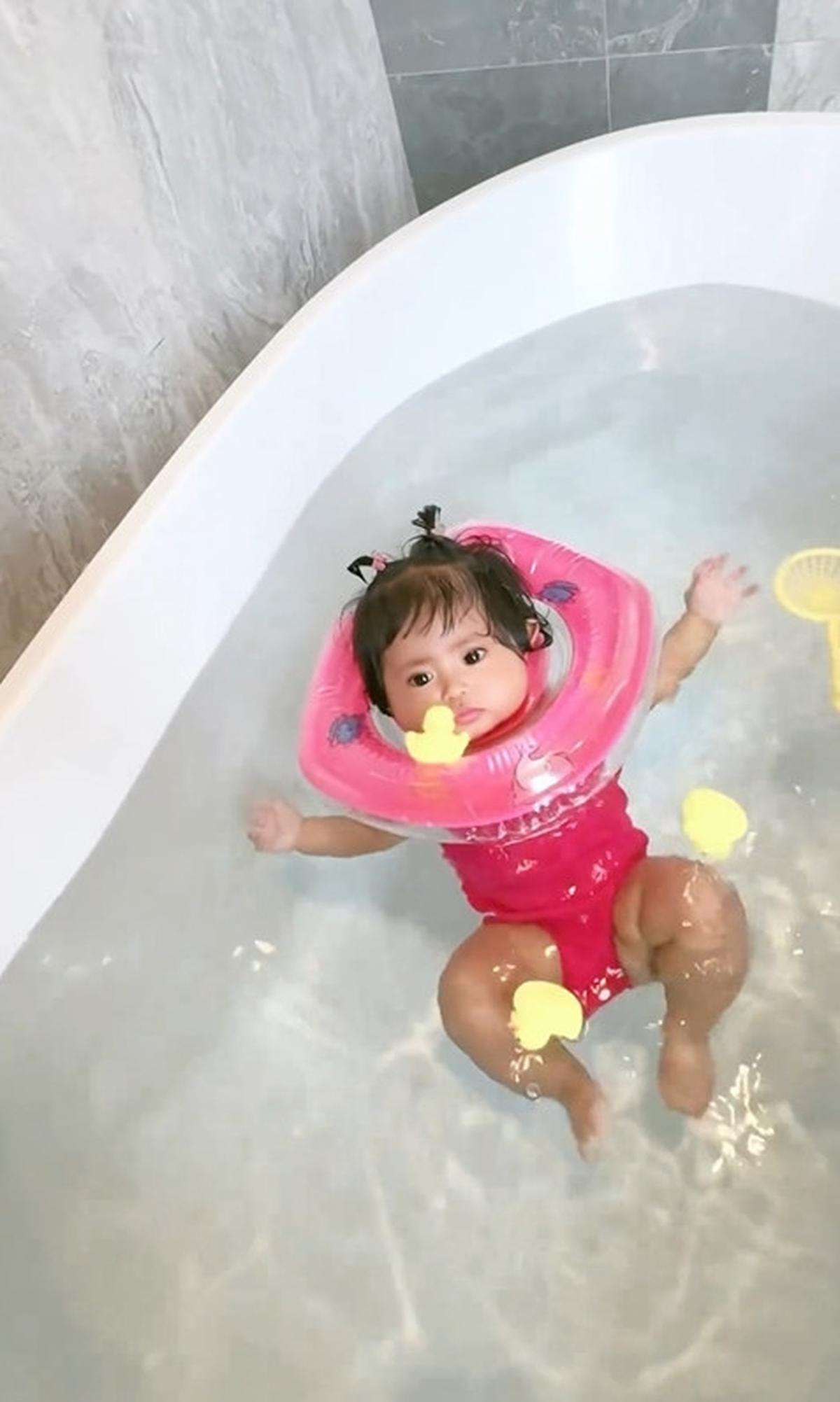 Rumah Denny Caknan dan Bella Bonita dikenal mewah, terbukti dari bak mandi mereka yang tampak begitu mahal dan eksklusif.<br>