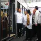 Presiden Joko Widodo didampingi Menteri Badan Usaha Milik Negara (BUMN) Rini Soemarno, Kepala Badan Ekonomi Kreatif Triawan Munaf, dan Menteri Agama Lukman Hakim Saifuddin saat menghadiri peresmian Halal Park di Kompleks GBK, Senayan, Jakarta, Selasa (16/4). (Liputan6.com/Angga Yuniar)