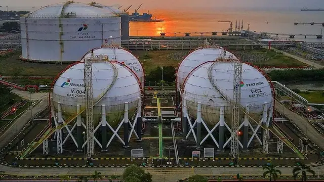 Terminal LPG Tanjung Sekong mampu mengurangi konsumsi listrik. Terminal LPG Tanjung Sekong dikelola oleh PT Peteka Karya Tirta (PKT) yang merupakan anak usaha dari PT Pertamina International Shipping (PIS). (Dok Pertamina)