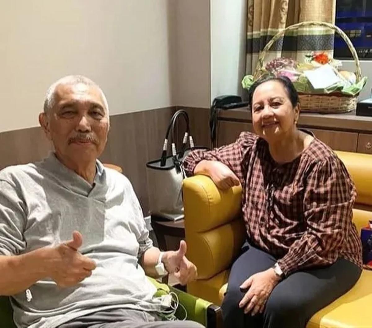 Luhut mengatakan, kalau tidak banyak perbedaan dari kondisi sebelum dan setelah sakit. Namun, hal yang jadi perbedaan yaitu warna rambut yang memutih.