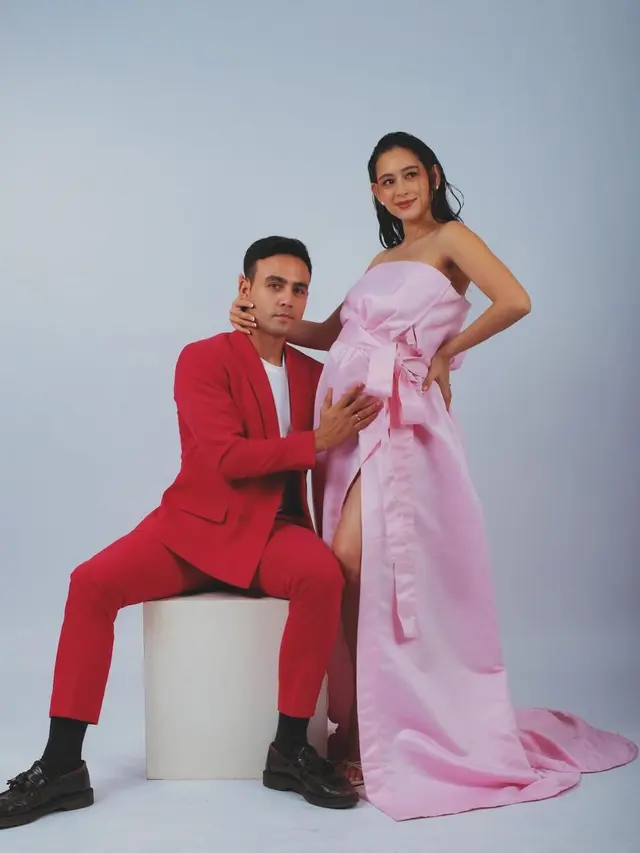 6 Potret Maternity Shoot Laura Theux Bergaun Pink, Umumkan Mengandung Bayi Perempuan