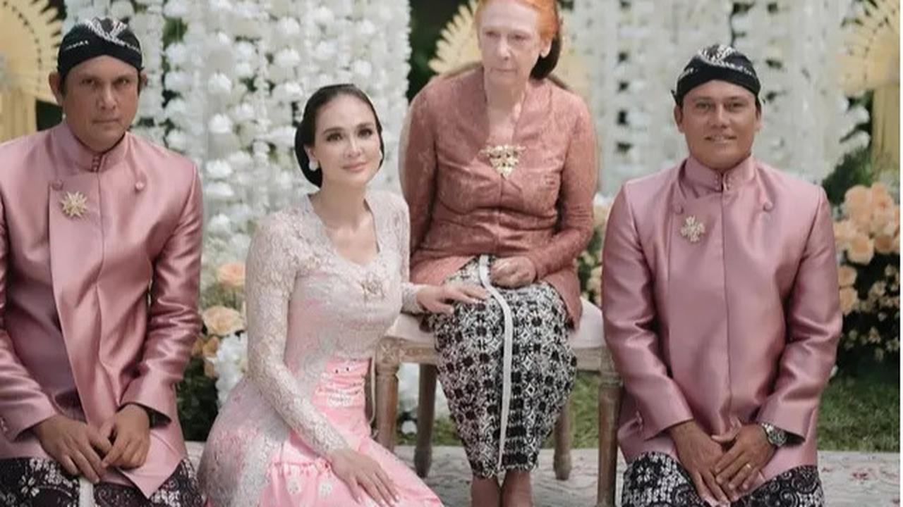 Prosesi Siraman Luna Maya