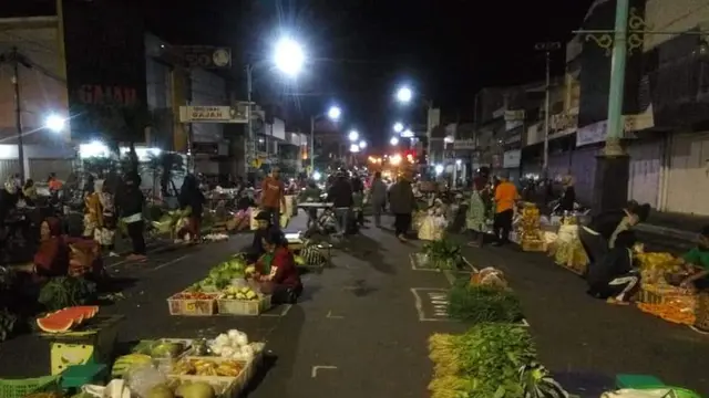 Unik, Ini 6 Potret Pasar Salatiga Terapkan Physical Distancing