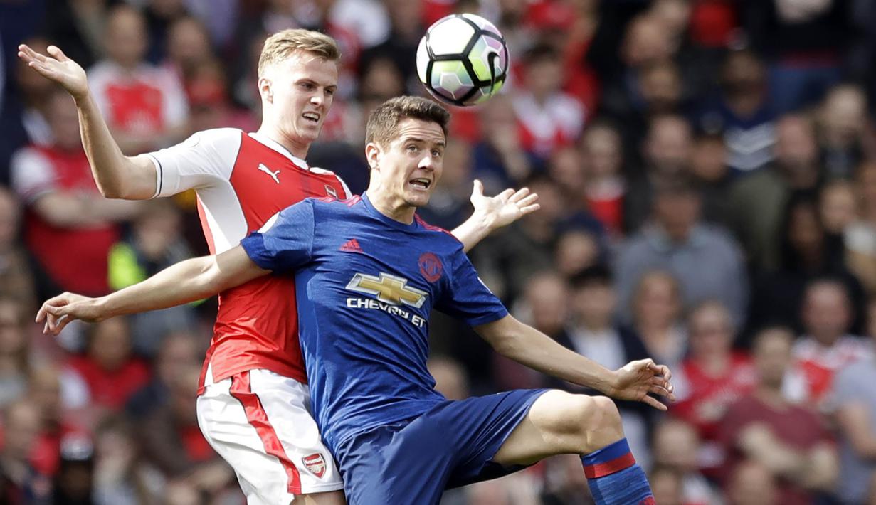 Pada polling Ander Herrera hanya unggul suara satu persen dibanding Antonio Valencia di peringkat kedua. (AP/Matt Dunham)