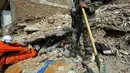 Sekitar 410 orang menjadi korban gempa yang terjadi pada Minggu (3/8), lalu. Beberapa regu penyelamat diterjunkan membantu korban keluar dari zona gempa di Longtoushan, provinsi Yunan, Tiongkok, (6/8/2014). (REUTERS/Stringer)