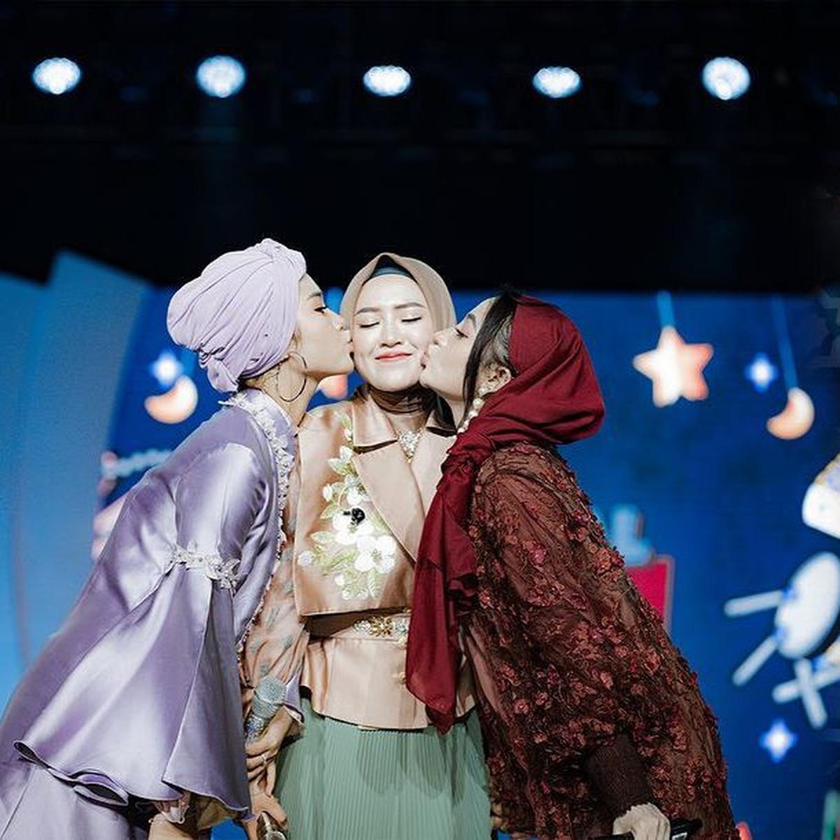 Bersama Arlida Putri dan Dike Sabrina