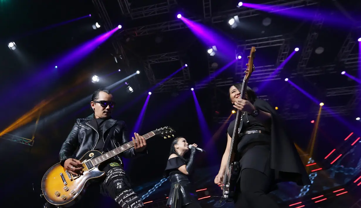 Seperti diketahui, beberapa waktu lalu, personelnya Cella cuti menikah, sedangkan Chua cuti melahirkan. Keduanya bergantian saat cuti. Ini kali perdana, berbarengan dengan perayaan 12 tahun meramaikan industri musik tanah air. (Bambang E. Ros/Bintang.com)