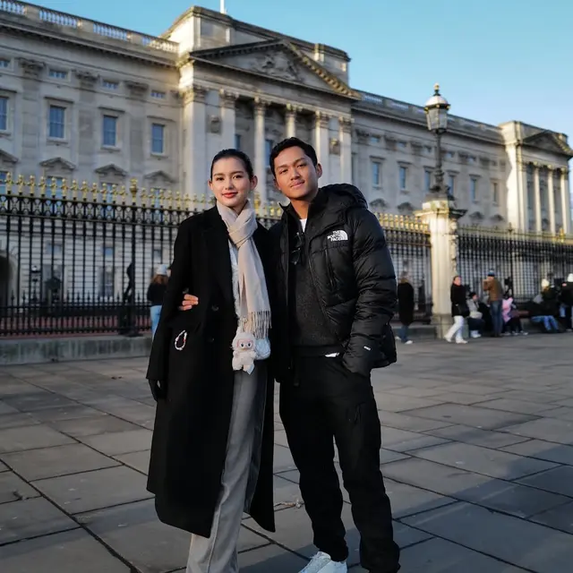 6 Potret Azriel Kunjungi Sarah Menzel di Inggris, Tiga Bulan LDR Kini Lepas Rindu