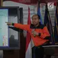 Kepala Pusat Data Informasi dan Humas BNPB Sutopo Purwo Nugroho memberikan keterangan pers di Jakarta, Sabtu (29/9). BNPB belum mendapatkan laporan jumlah korban untuk kota Donggala dikarenakan terputusnya jaringan komunikasi. (Liputan6.com/Faizal Fanani)