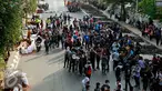 Ratusan mahasiswa Yayasan Administrasi Indonesia (YAI) melakukan aksi demo di depan kampus mereka, Jakarta Pusat, Selasa (27/10/2015). Mereka menutup Jalan Diponegoro dan membuat lalu lintas macet parah. (Liputan6.com/Yoppy Renato)