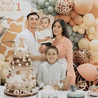 Genap berusia satu tahun, pesta ulang tahun baby Don mengusung tema safari dengan tajuk Don's Wild 1.  [Instagram/inijedar]