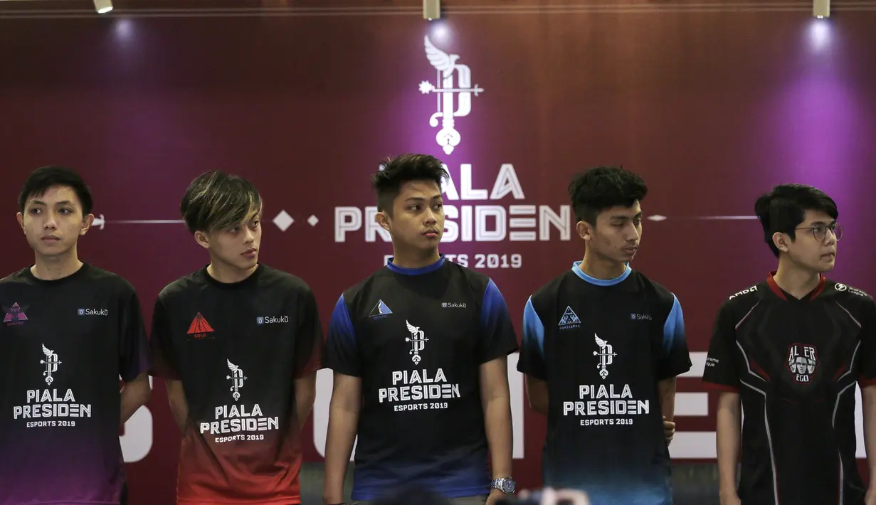 Beberapa perwakilan tim saat mengikuti konferensi pers esports Piala Presiden 2019 di Gedung Krida Bhakti Setneg, Jakarta, Selasa (26/3). Final turnamen akan diselengarakan pada 30-31 Maret mendatang. (Bola.com/Yoppy Renato)