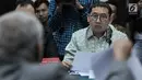 Wakil Ketua DPR Fadli Zon mendengarkan klarifikasi Ketua Pengadilan Tinggi DKI Jakarta Daming Sunusi terkait dasar hukum penahanan Ahmad Dhani atas kasus pelanggaran UU ITE di Kantor Pengadilan Tinggi DKI Jakarta, Senin (4/2). (Merdeka.com/Iqbal Nugroho)