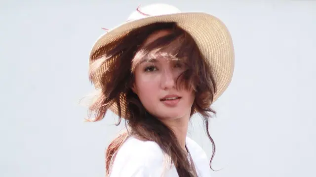 Dulu dan Kini: Gaya Nadine Chandrawinata, Dari Kesan Wild Sampai Mature Abis!