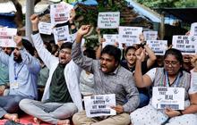 FOTO: Kacau Balau Layanan Rumah Sakit di India, Jutaan Tenaga Kesehatan Mogok Kerja Massal Usai Kasus Pemerkosaan Dokter Magang di Kolkata