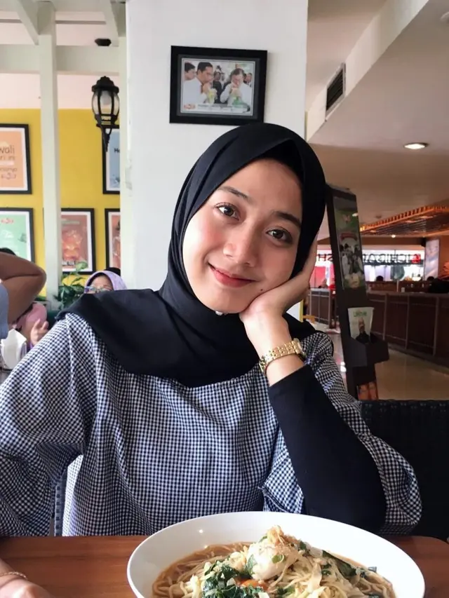 6 Potret Lailatul Mufaricha, Wanita yang Disebut Mirip Nagita Slavina