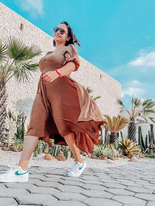 <p>Akhirnya pada akhir 2020, Feby Febiola dinyatakan sembuh dari kanker. Setelah melakukan 6 kali kemoterapi, Feby membagikan kabar bahagia itu di akun Instagram pribadinya. [Foto: instagram.com/febyfebiola_]</p>