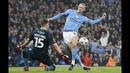 Pemain Manchester City, Erling Haaland mencetak gol kedua timnya ke gawang Burnley pada laga perempat final FA Cup 2022/2023 yang berlangsung di Etihad Stadium, Manchester, Minggu (19/03/2023) WIB. Haaland sukses mencetak hattrick untuk kemenangan 6-0 The Cityzens. (AP Photo/PA/Richard Serllers)