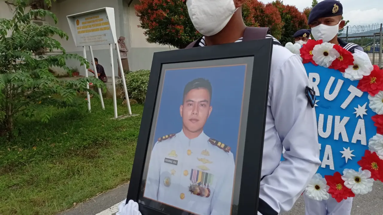 Letda Muhammad Ikbal, perwira marinir TNI AL asal Konawe yang terwas tertembak di Papua, bakal melamar kekasihnya November 2022.(Liputan6.com/Ahmad Akbar Fua)
