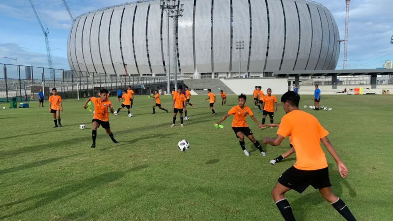 Latihan Timnas Indonesia U-16 di Jakarta International Stadium (JIS).