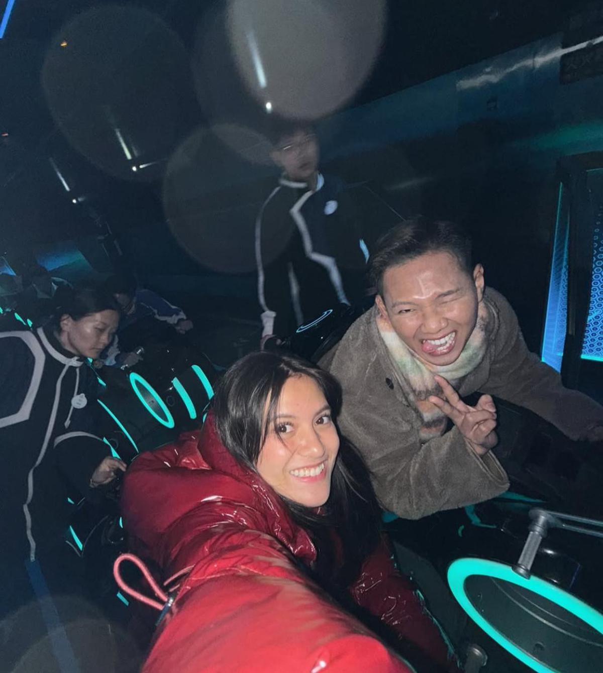 Marsha Aruan Seru-Seruan di Shanghai Disneyland, Eh Lagi-Lagi Bareng Vicky Syaputra!
