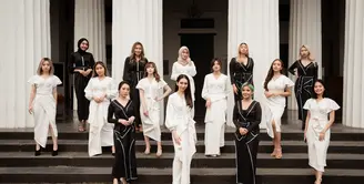 TikTok berkolaborasi dengan desainer muda asal Indonesia, Christie Basil, untuk meluncurkan koleksi eksklusif pertama TikTok bersama At Vezzo, brand fashion perempuan yang didirikan oleh Christie. (TikTok)
