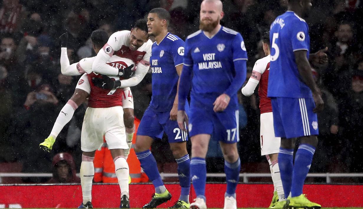 Striker Arsenal, Pierre-Emerick Aubameyang, merayakan gol ke gawang Cardiff City pada laga Premier League di Stadion Emirates, Rabu (30/1). Arsenal menang 2-1 atas Cardiff City. (AP/Nick Potts)