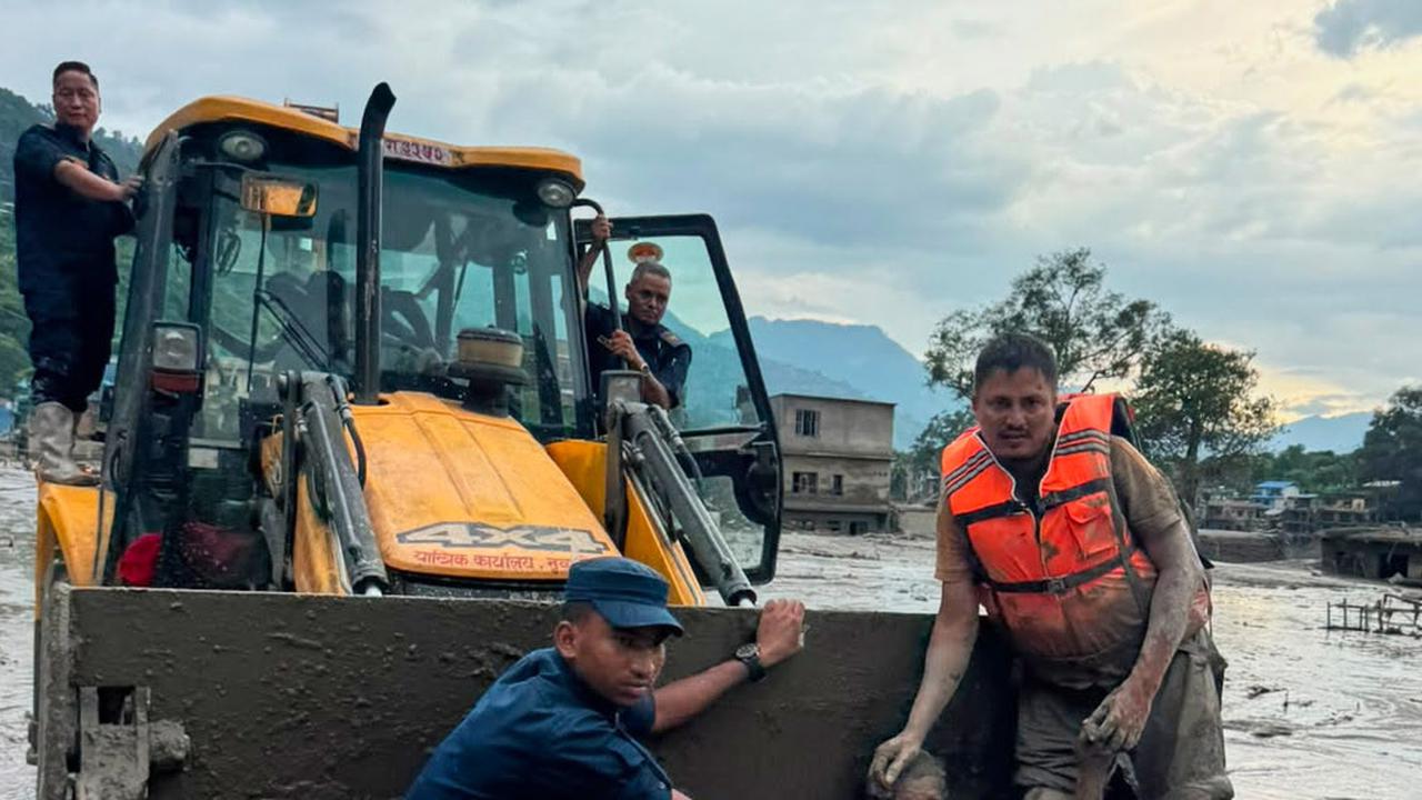 Banjir Bandang Nepal Tewaskan 95 Orang, Ratusan Wisatawan Hilang