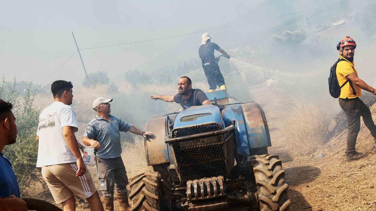 FOTO: Kebakaran Hutan Saat Gelombang Panas Ekstrem di Turki, Ribuan  Dievakuasi