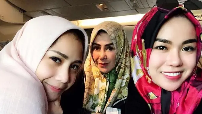 [Bintang] Nagita Slavina, Amy Qanita, dan Medina Zein