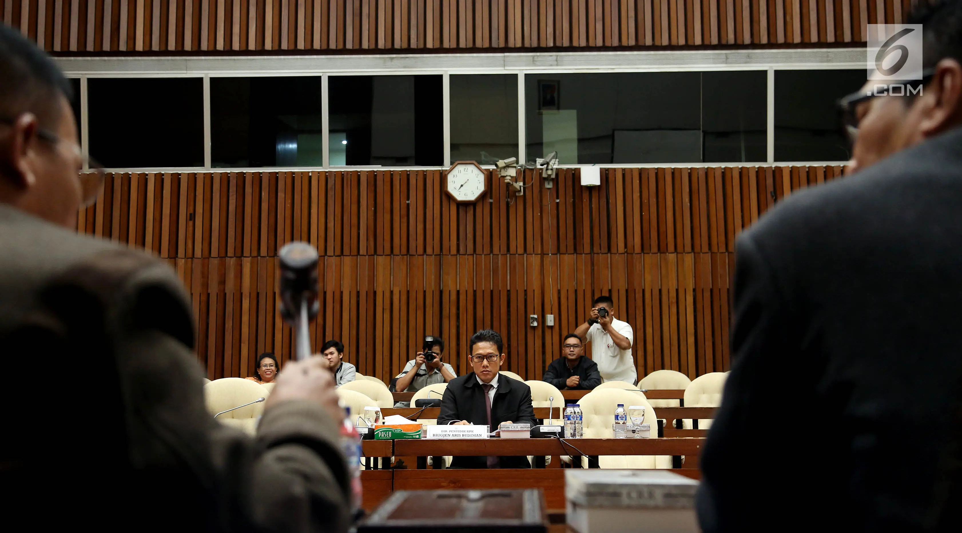 Direktur Penyidikan Komisi Pemberantasan Korupsi (KPK) Brigjen Pol Aris Budiman saat memenuhi panggilan Rapat Dengar pendapat bersama Pansus Hak Angke KPK, di Kompleks Parlemen, Senayan, Jakarta, Selasa (29/8). (Liputan6.com/Johan Tallo)