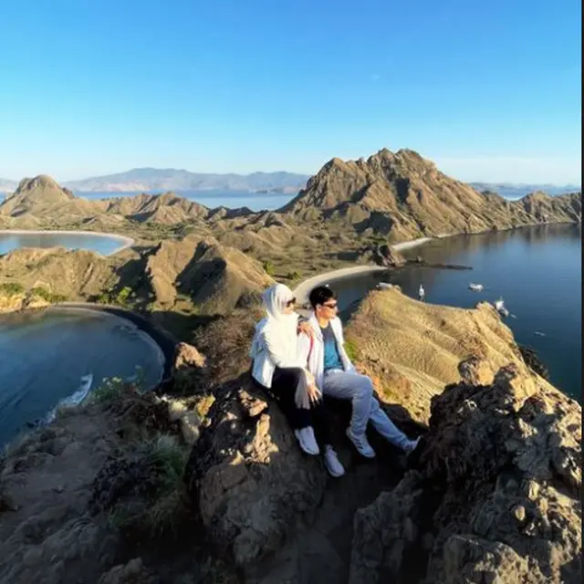 6 Potret Honeymoon Alvin Faiz dan Henny Rahman di Labuan Bajo, Makin Romantis