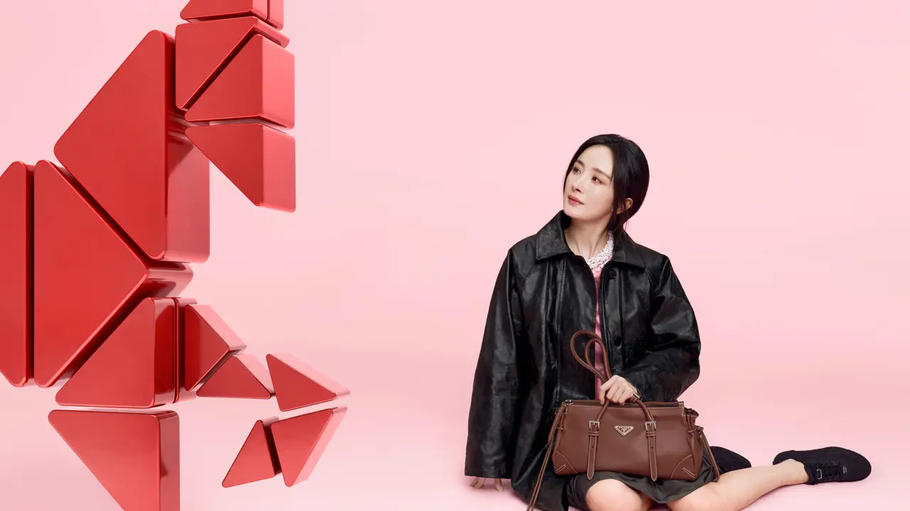 Prada Triangle Jadi Perayaan Budaya dan Imajinasi Modern dari Tahun Kuda Api 2026