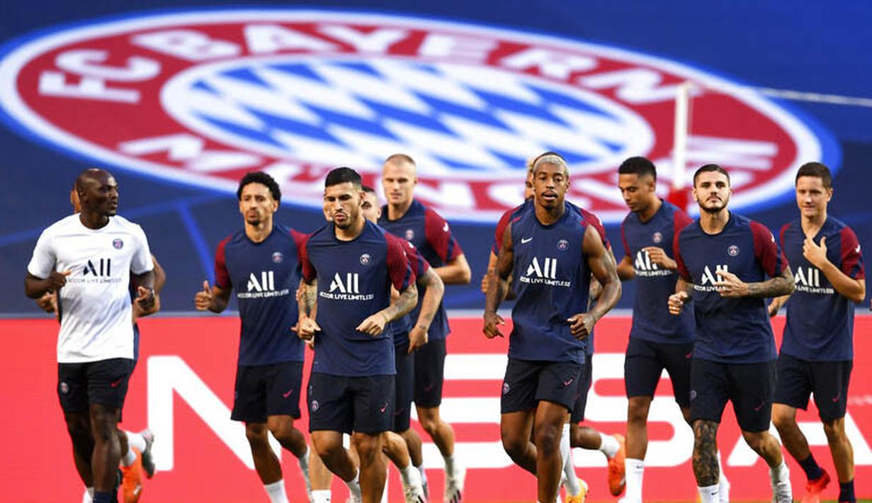 Pemain Paris Saint-Germain (PSG) saat latihan jelang laga final Liga Champions di Stadion The Luz, Portugal, Sabtu (22/8/2020). PSG akan berhadapan dengan Bayern Munchen. (David Ramos/Pool via AP)