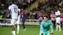 Gol bunuh diri Mohamed Camara pada menit ke-81 menutup laga matchday 2 League Phase Liga Champions 2024/2025 antara Barcelona melawan Young Boys. (Josep LAGO/AFP)