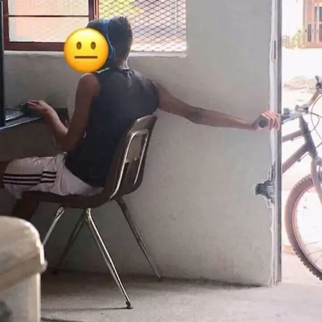 6 Potret Cara Nyeleneh Orang saat Main Ini Bikin Tepuk Jidat