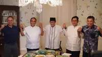 Calon Wakil Presiden nomor urut 02 Sandiaga Salahuddin Uno menggelar pertemuan tertutup dengan para sekjen partai yang tergabung dalam koalisi Indonesia Adil Makmur di kediamannya Jl Pulobangkeng, Jakarta Selatan, Selasa (23/4/2019) malam.