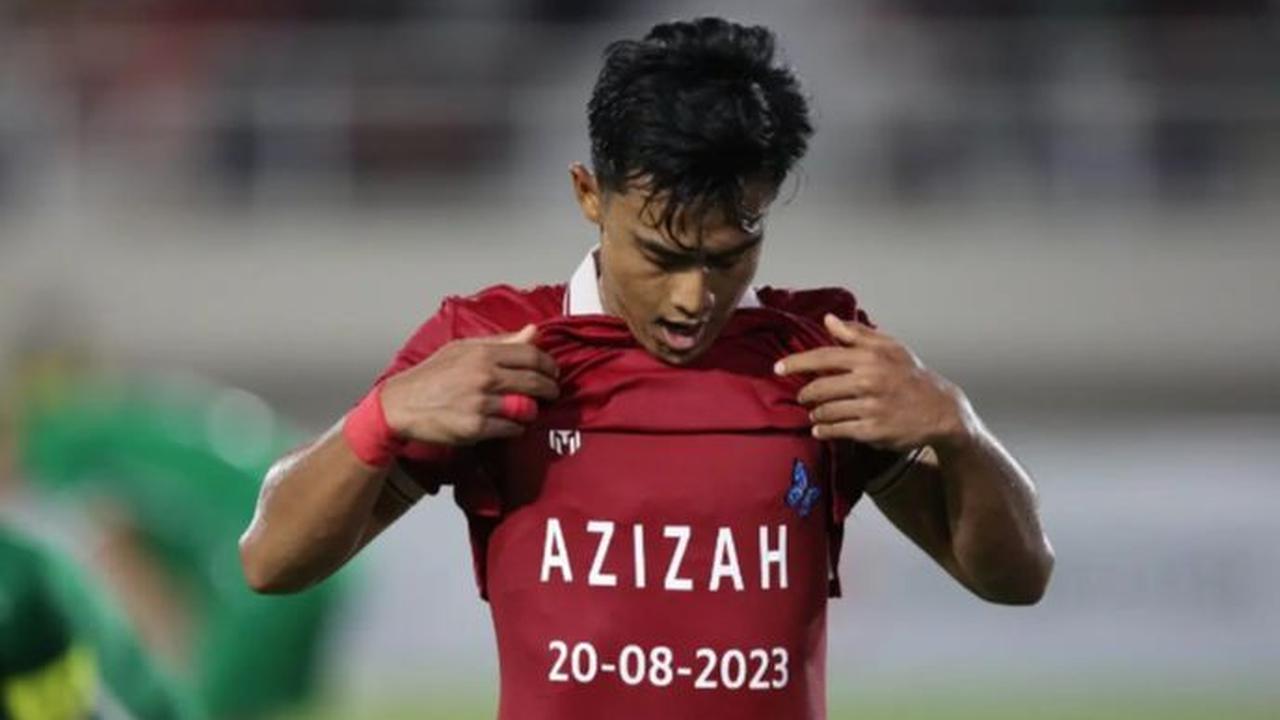 Lakukan Selebrasi, Pamerkan Baju Bertuliskan Nama Istri
