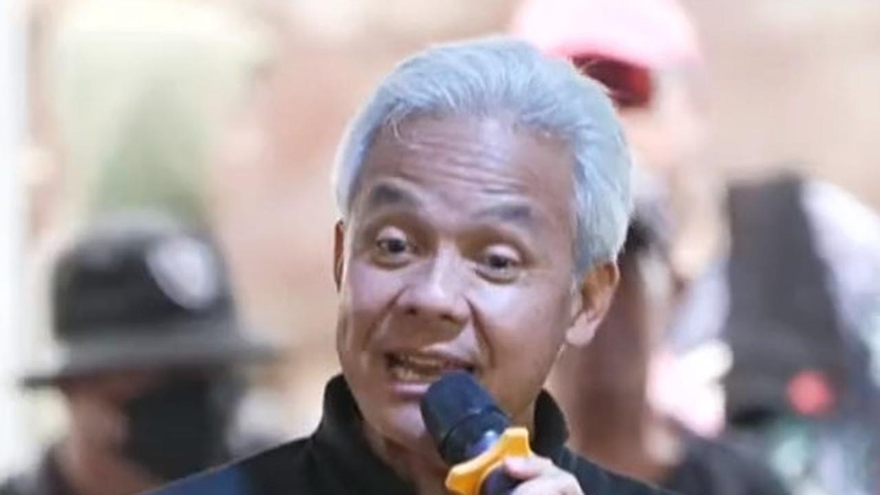 VIDEO: Ganjar Banggakan Kartu Tani Jateng, Jokowi Tegaskan Bisa Pakai KTP ke Petani