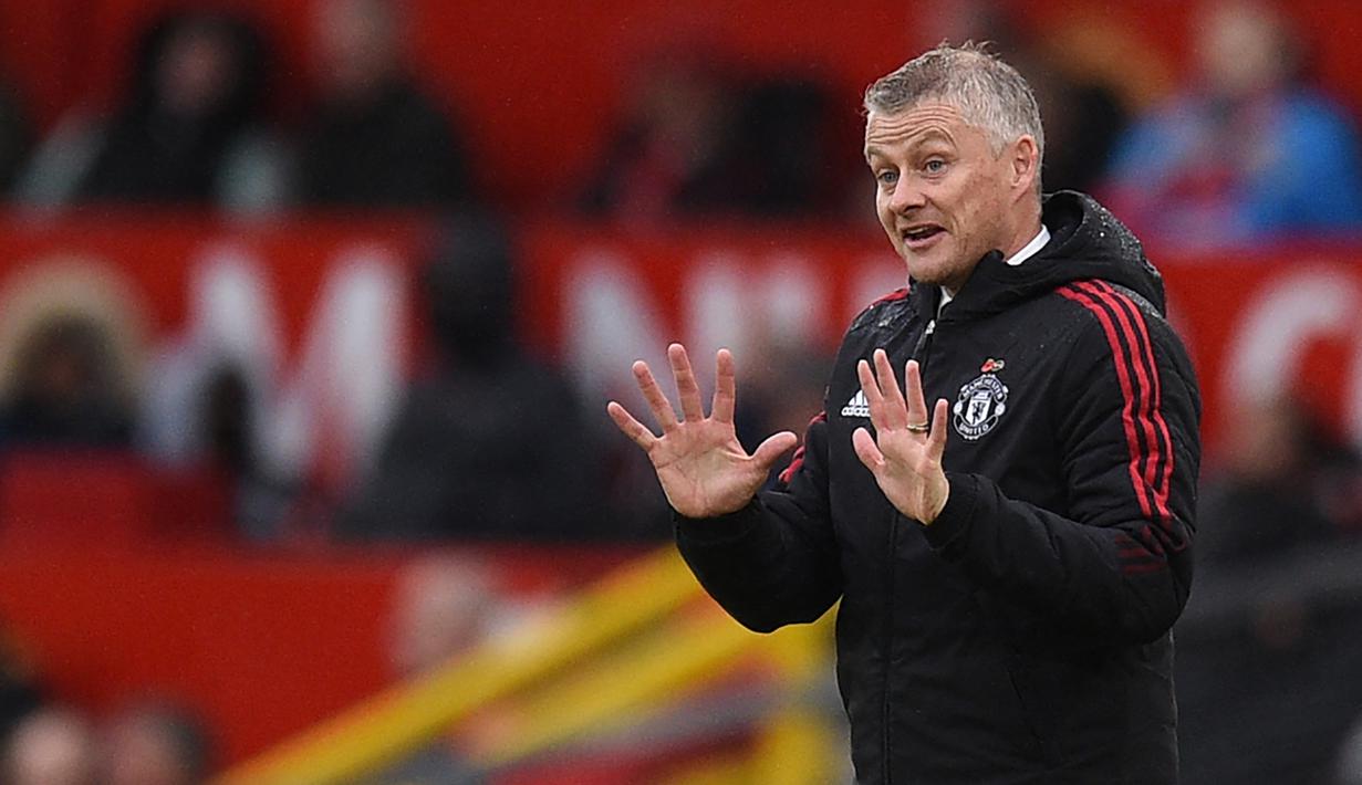 Ole Gunnar Solskjaer sebelumnya pernah menangani Manchester United. Pelatih asal Norwegia itu melatih Setan Merah selama hampir tiga tahun dari 2018 hingga 2021. Dia berhasil membawa Setan Merah finis diposisi kedua Liga Inggris dan tampil di final Liga Europa. Solskjaer sendiri saat ini berstatus tanpa klub sejak meninggalkan Setan Merah. Manajemen mungkin tetarik untuk membawanya kembali ke Old Trafford. (AFP/Oli Scarff)