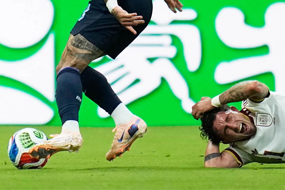 FOTO: Spanyol Lolos Juara Grup Usai Singkirkan Uruguay