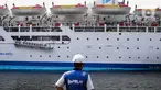Kapal Pelni KM Dobonsolo yang membawa peserta Mudik Gratis Sepeda Motor sesaat sebelum bersandar di Pelabuhan Tanjung Priok, Jakarta Utara, Minggu (14/4/2024). (Liputan6.com/Angga Yuniar)