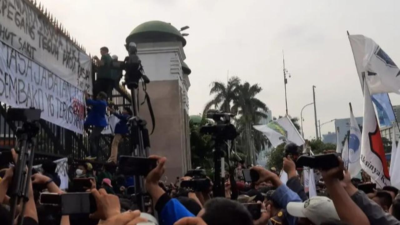 Demo Depan Gedung DPR Memanas, Dasco: Kita Akan Introspeksi