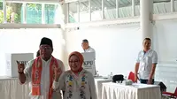 Didampingi Istri, Bang Doel Nyoblos di TPS 65 Lebak Bulus