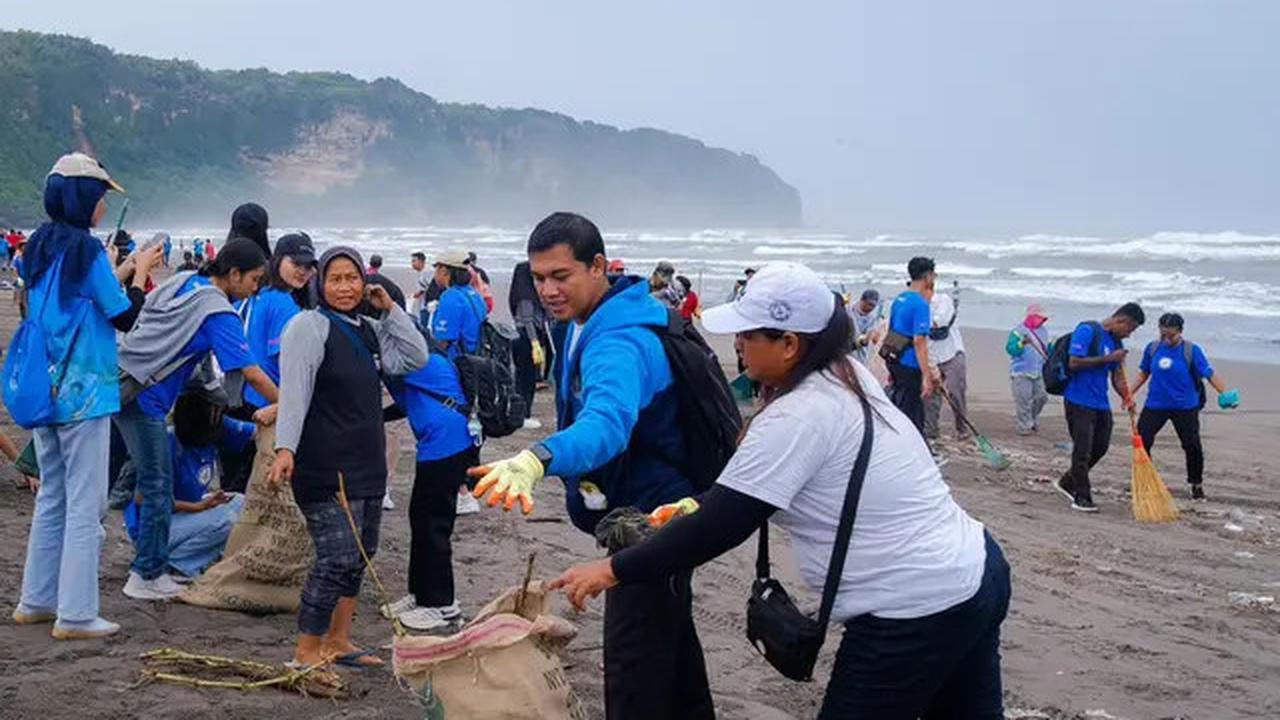 Mengapa Pantai Parangtritis Jadi Lokasi Peluncuran Gerakan Wisata Bersih Kemenpar?
